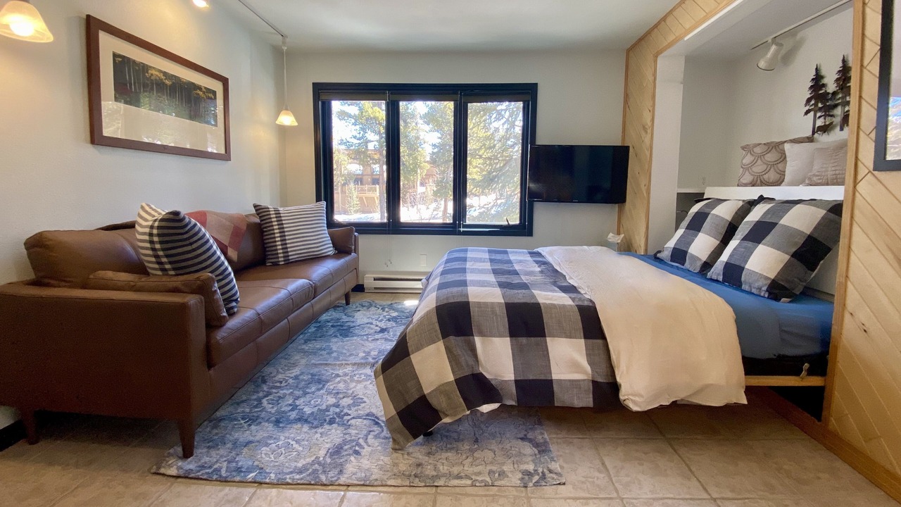 Photo of Bedroom in Four O'Clock