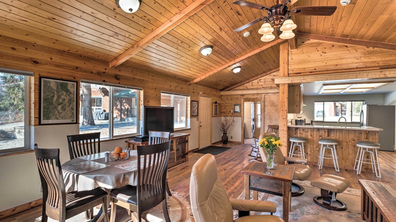 Photo of Livingroom in Victor