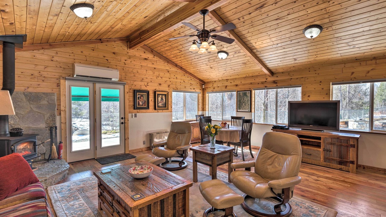 Photo of Livingroom in Victor