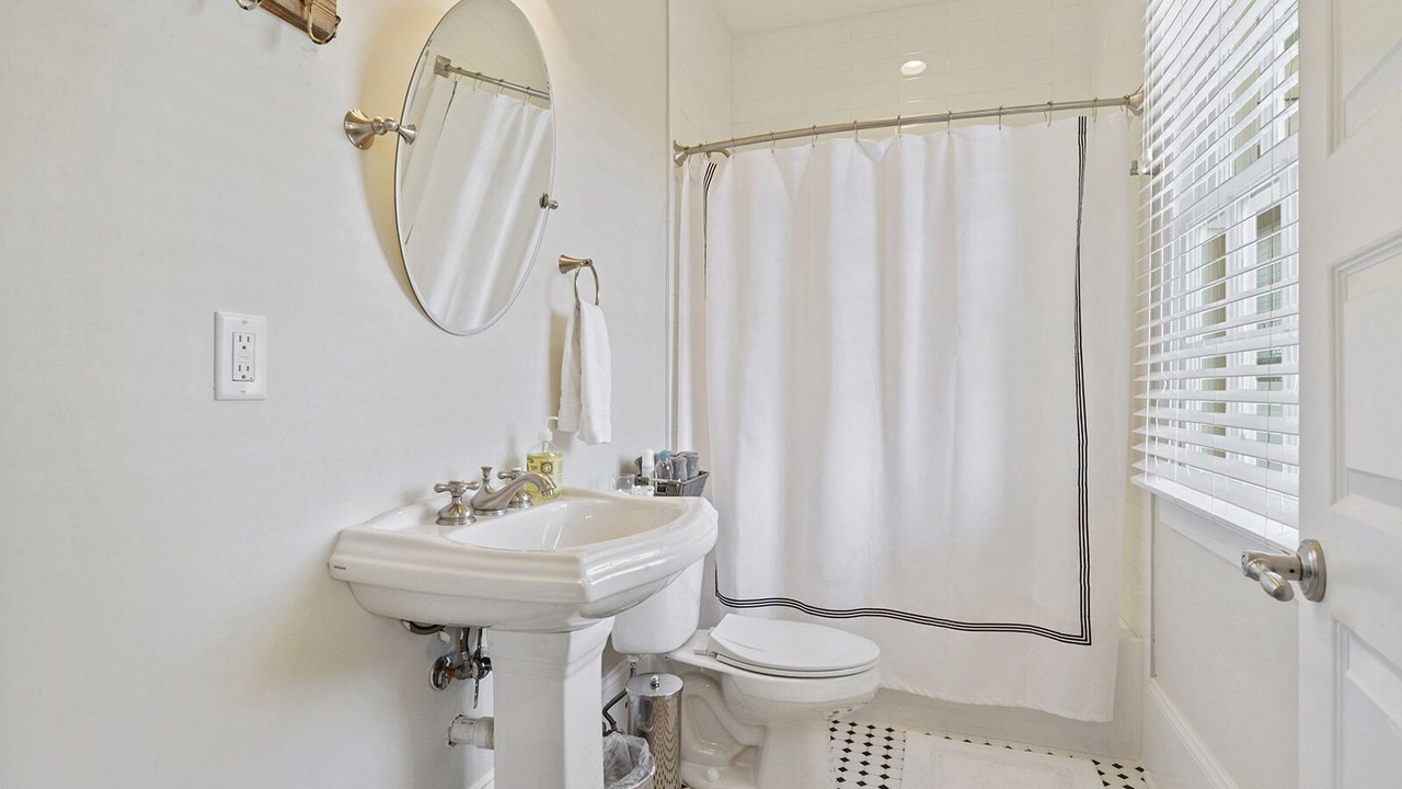 Photo of Bathroom in Tulane - Gravier