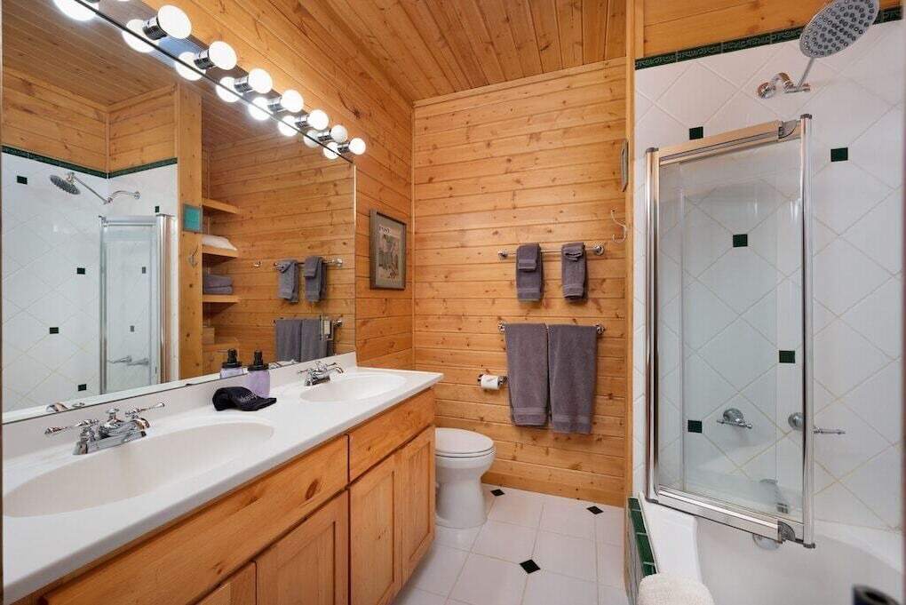 Photo of Bathroom in Shining Mountains