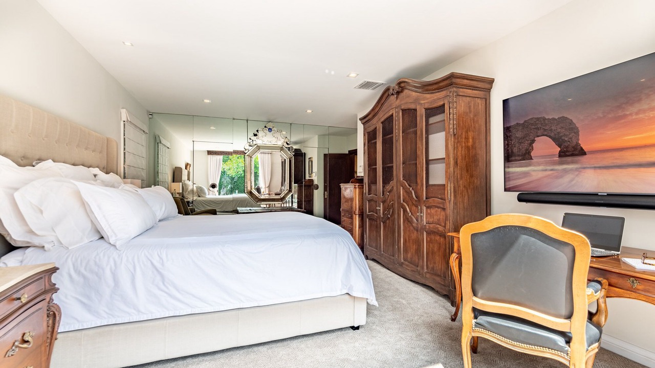 Photo of Bedroom in Greater Wilshire - Hancock Park