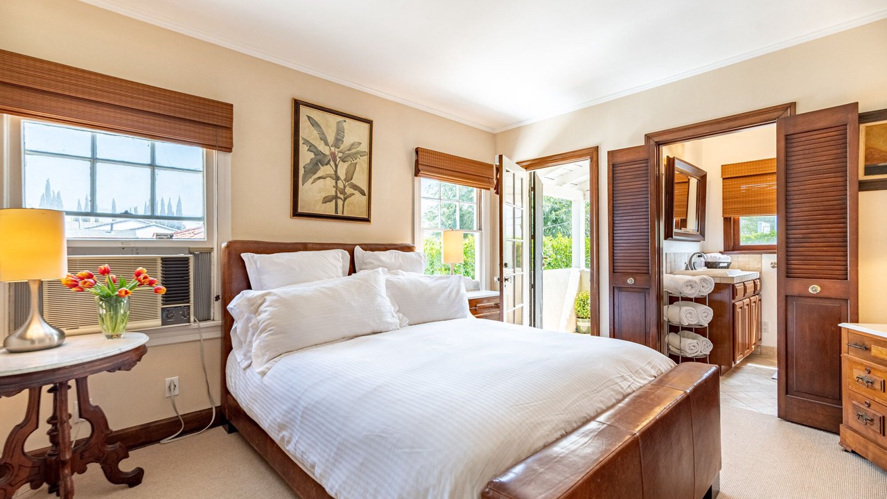 Photo of Bedroom in Greater Wilshire - Hancock Park
