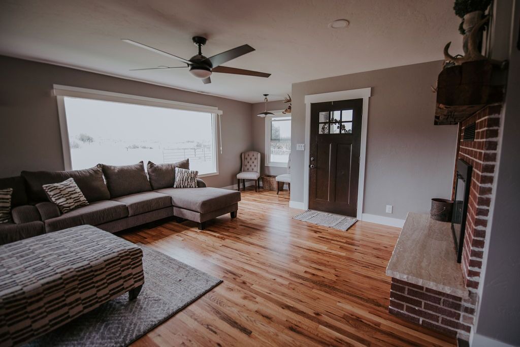 Photo of Livingroom in Salmon