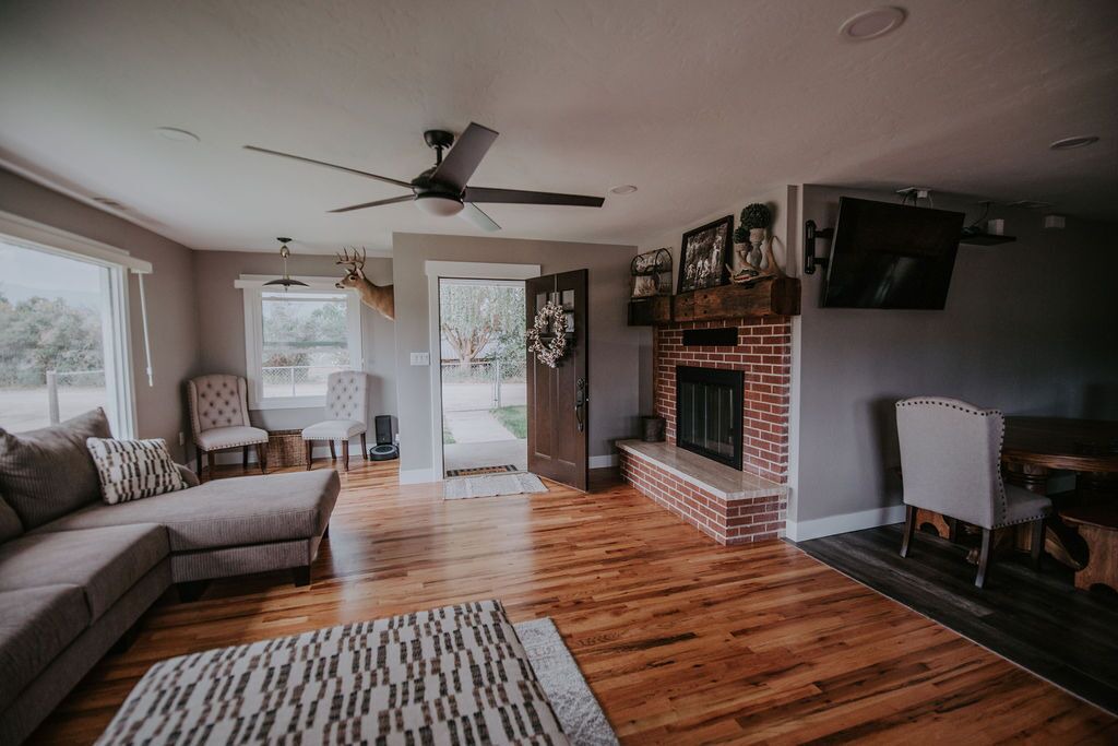 Photo of Livingroom in Salmon