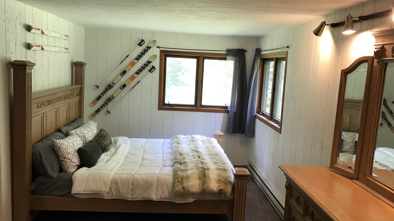 Photo of Bedroom in Swan Lake