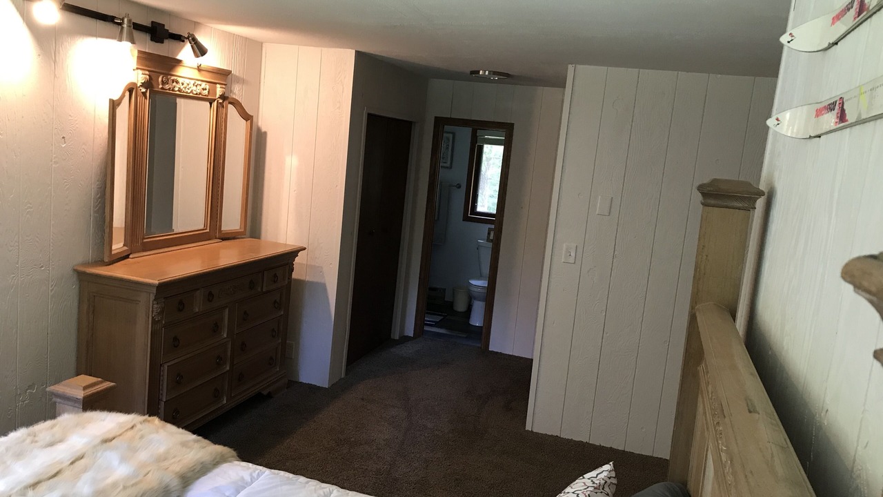 Photo of Bedroom in Swan Lake