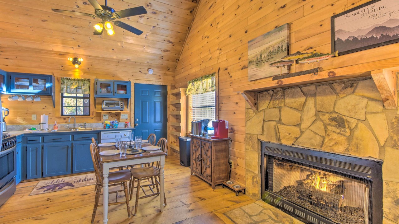 Photo of Livingroom in Foxfire Estates
