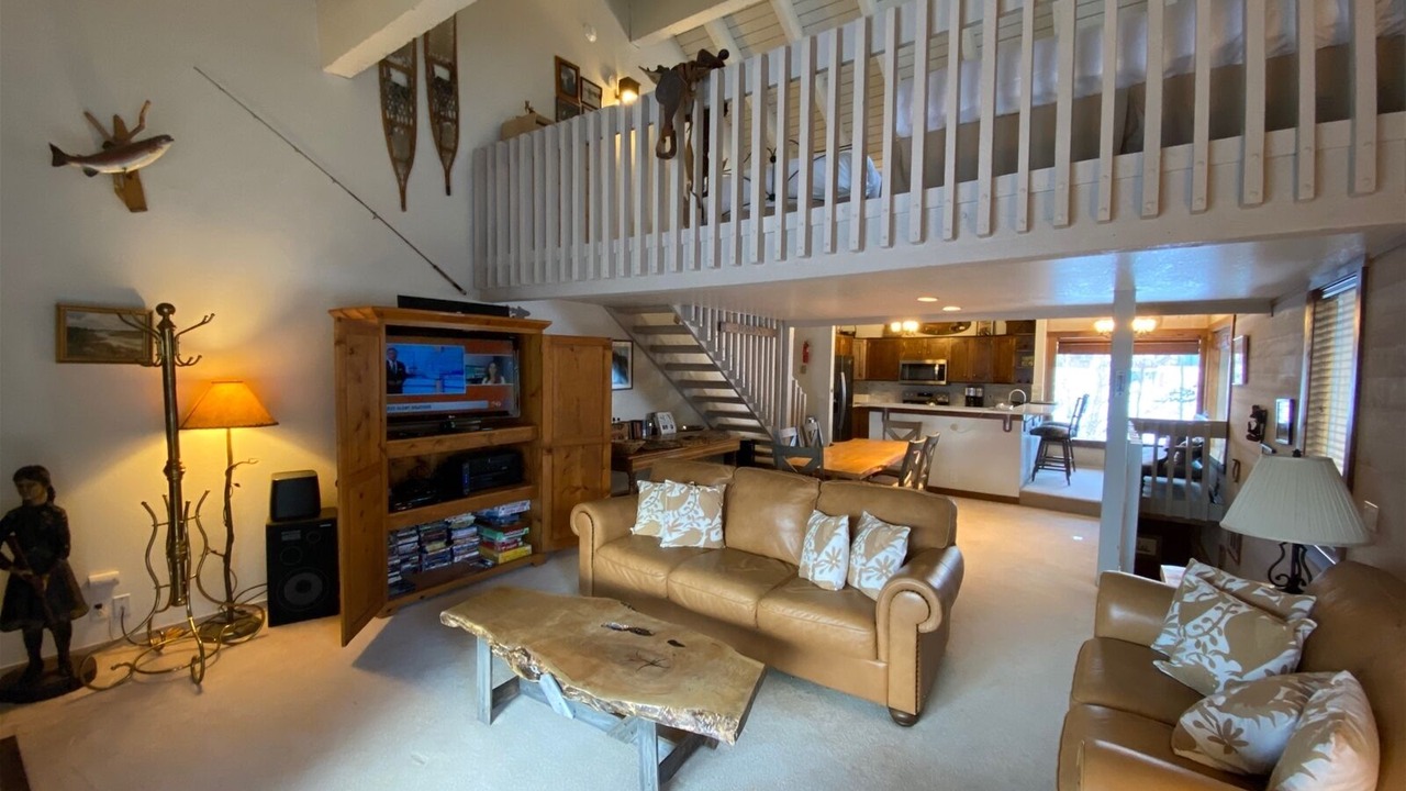 Photo of Livingroom in Elkhorn