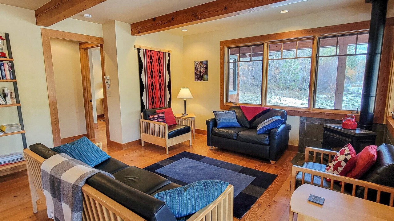 Photo of Livingroom in Mazama