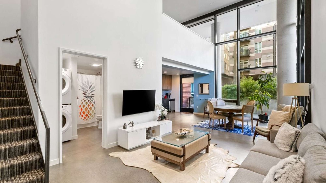 Photo of Livingroom in Downtown