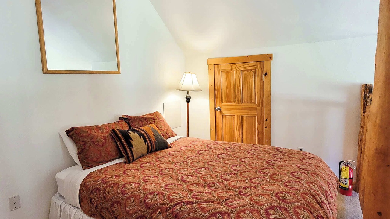 Photo of Bedroom in Mazama