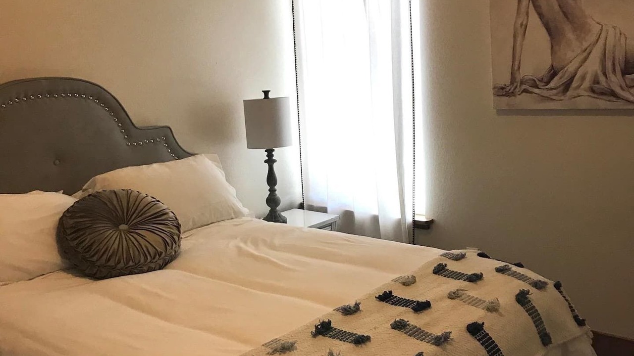 Photo of Bedroom in River Road
