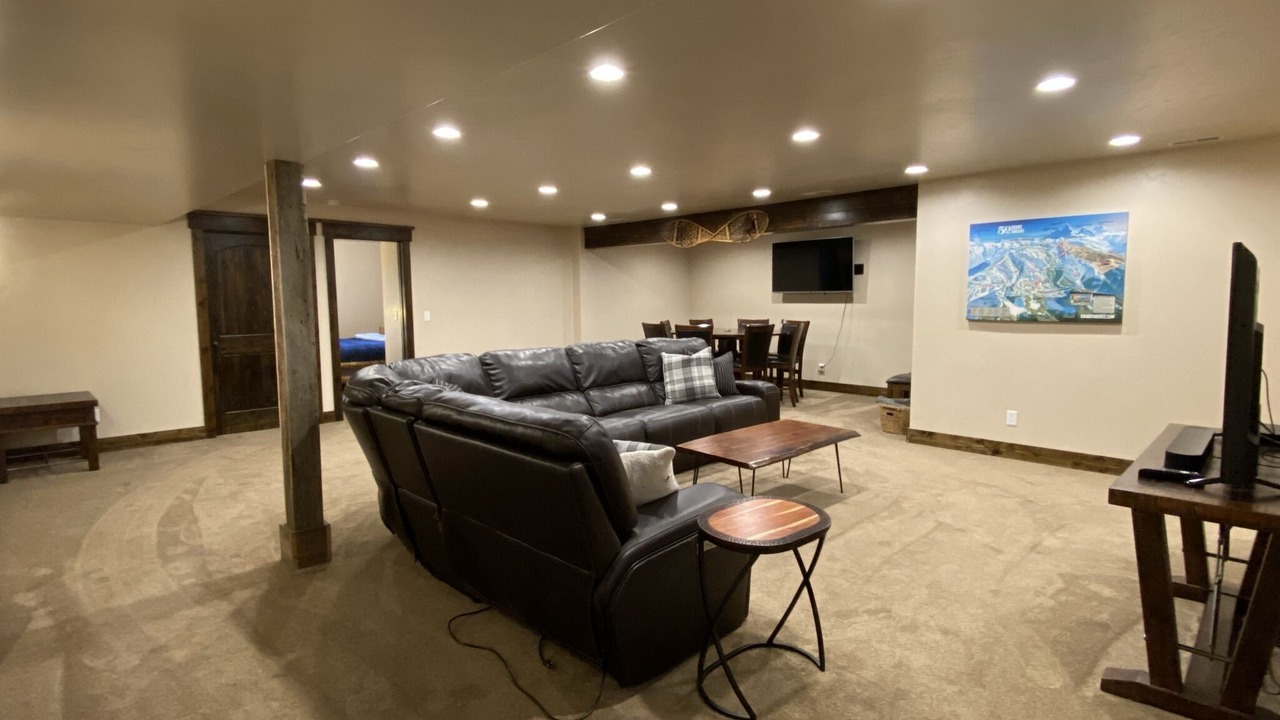 Photo of Livingroom in Leigh Creek Estates