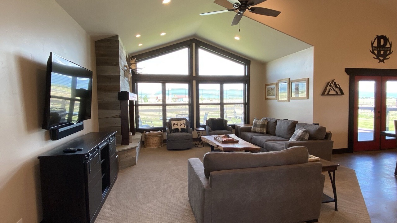 Photo of Livingroom in Leigh Creek Estates