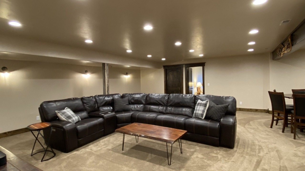 Photo of Livingroom in Leigh Creek Estates