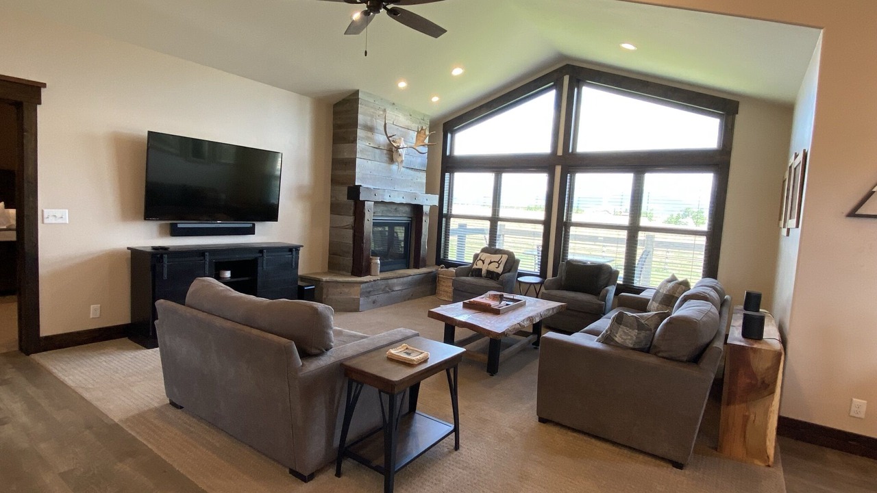 Photo of Livingroom in Leigh Creek Estates