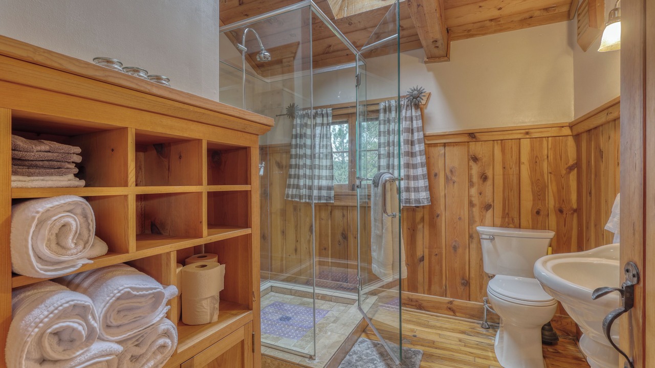 Photo of Bathroom in Colonial Pine Hills