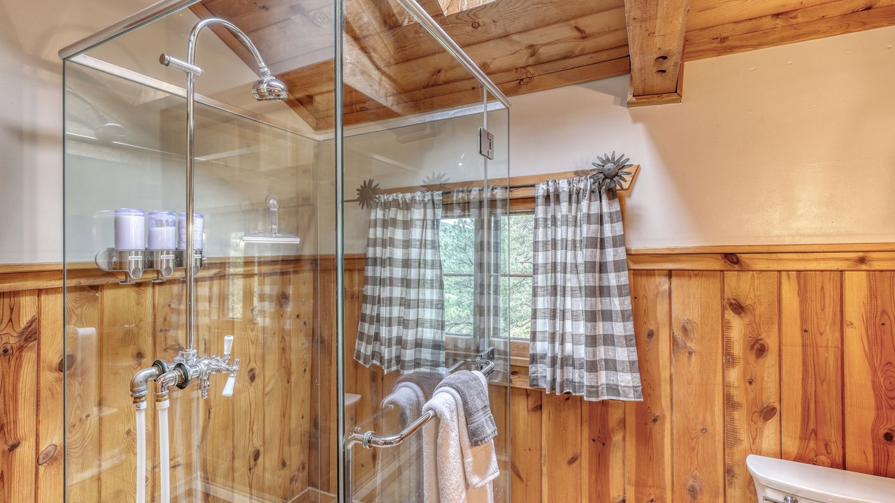 Photo of Bathroom in Colonial Pine Hills