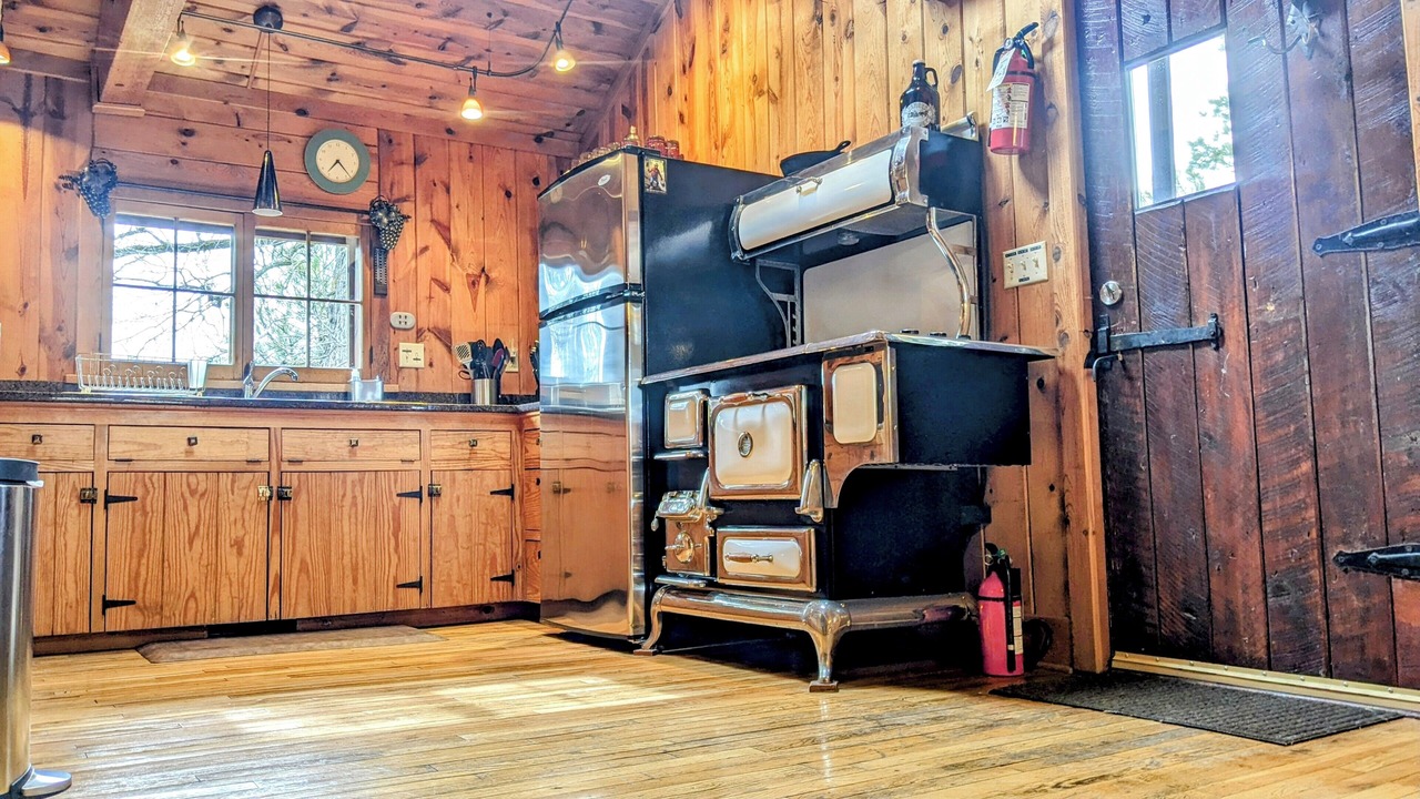 Photo of Kitchen in Colonial Pine Hills