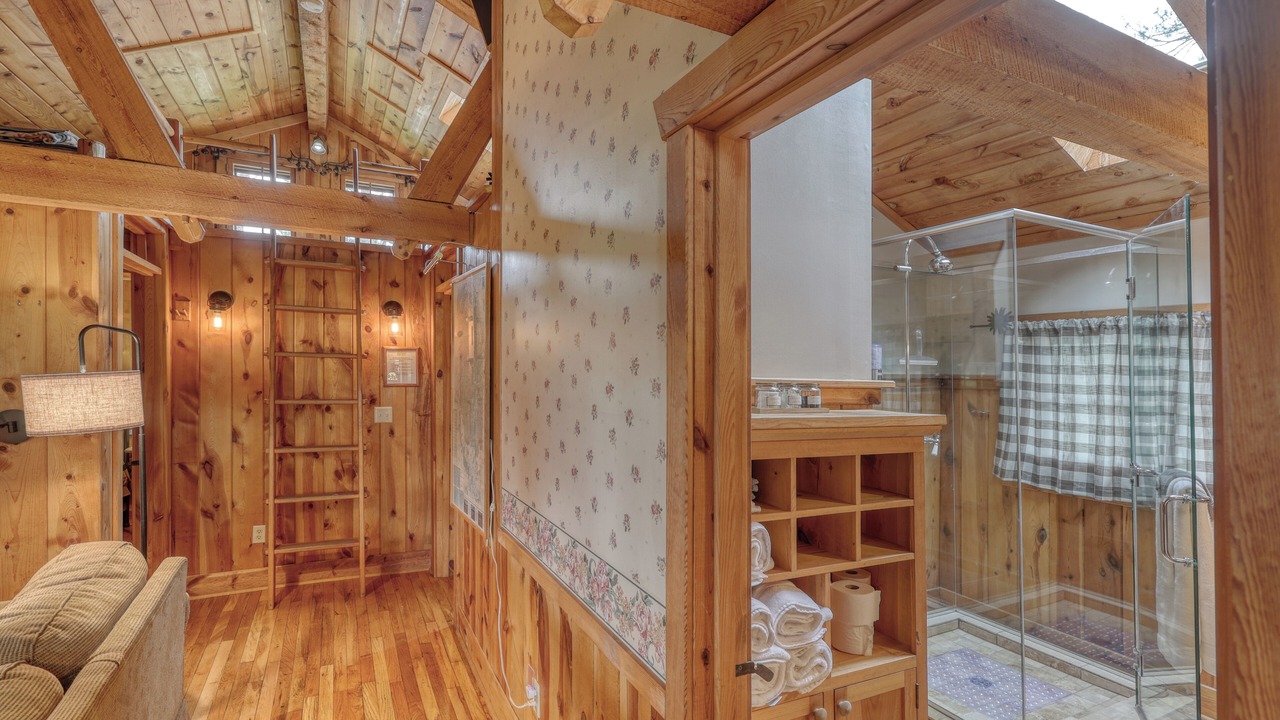 Photo of Bathroom in Colonial Pine Hills