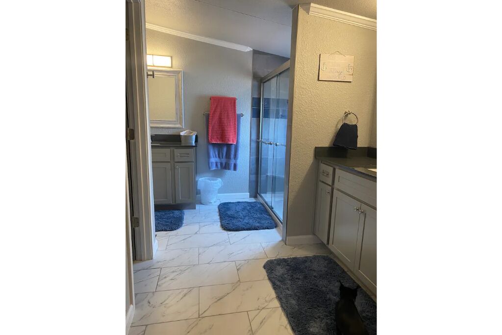 Photo of Bathroom in Canadian