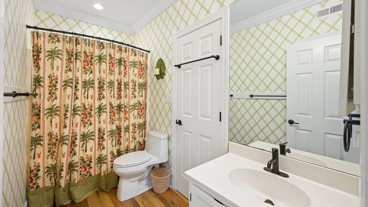 Photo of Bathroom in Debordieu Colony