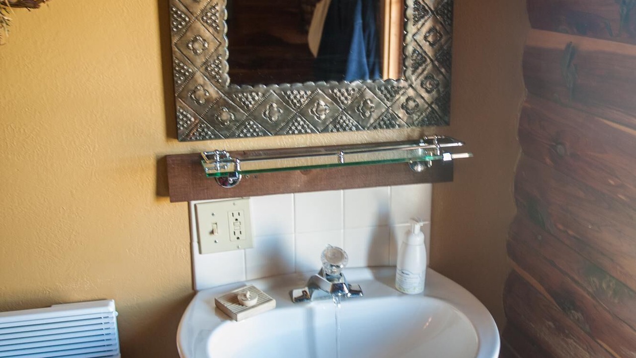 Photo of Bathroom in Emigrant