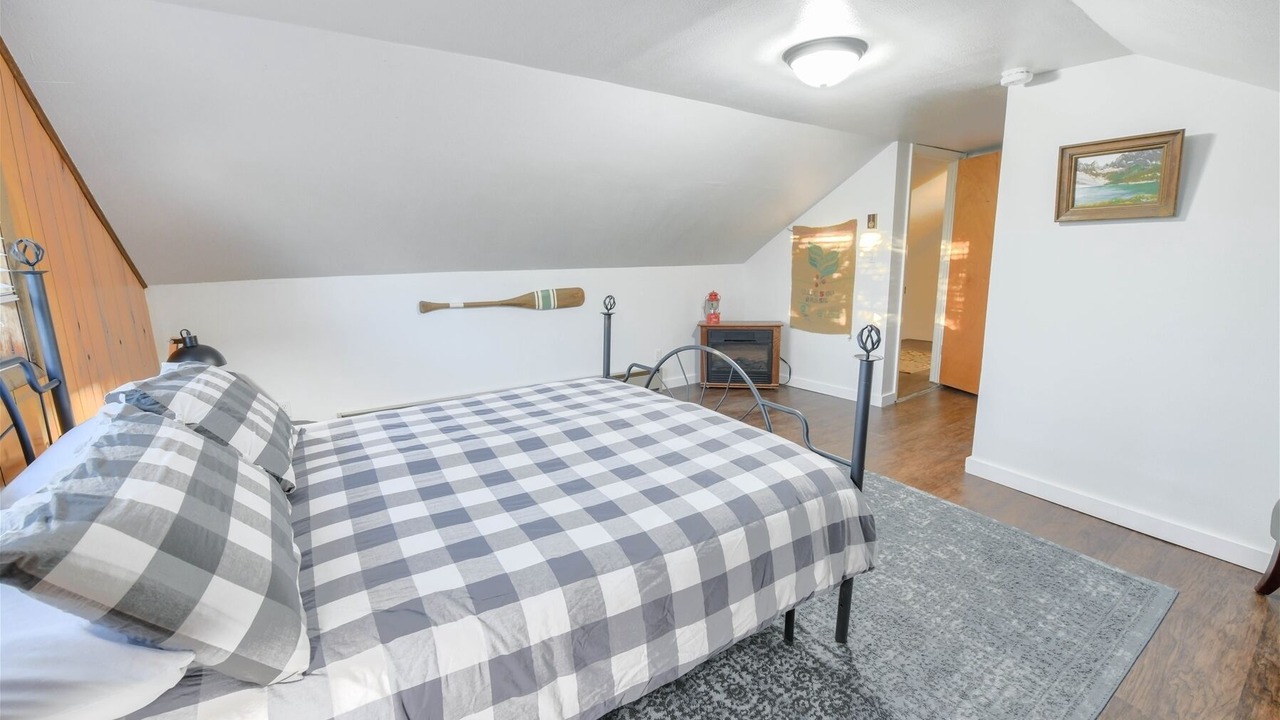 Photo of Bedroom in West Yellowstone