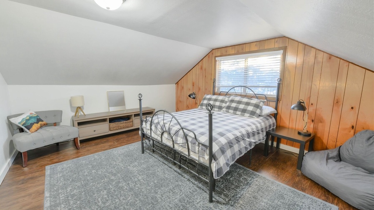 Photo of Bedroom in West Yellowstone