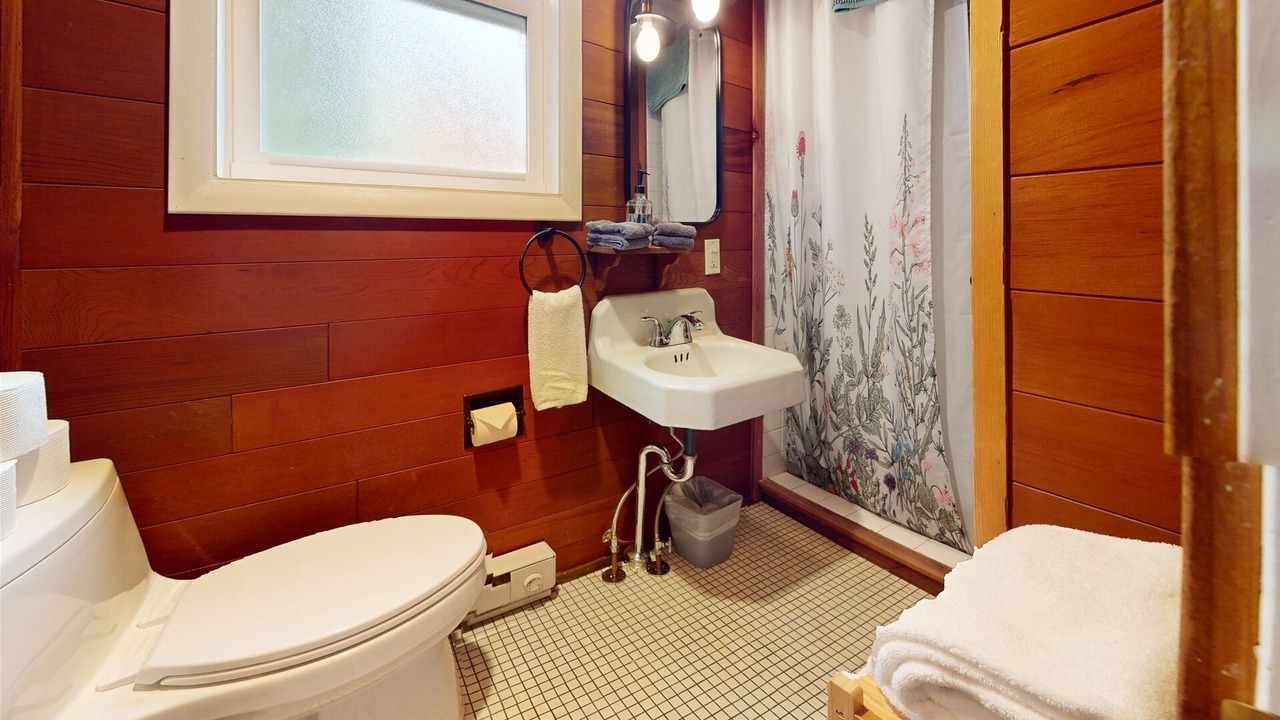 Photo of Bathroom in West Yellowstone