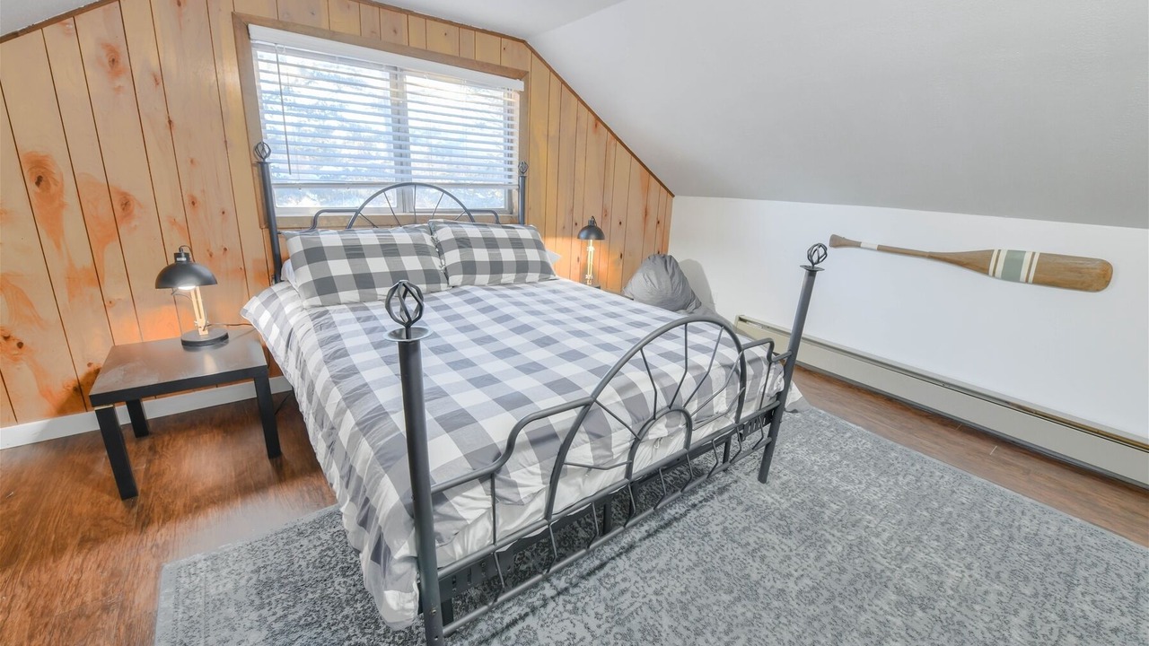 Photo of Bedroom in West Yellowstone