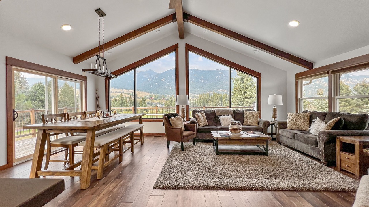Photo of Livingroom in Big Sky