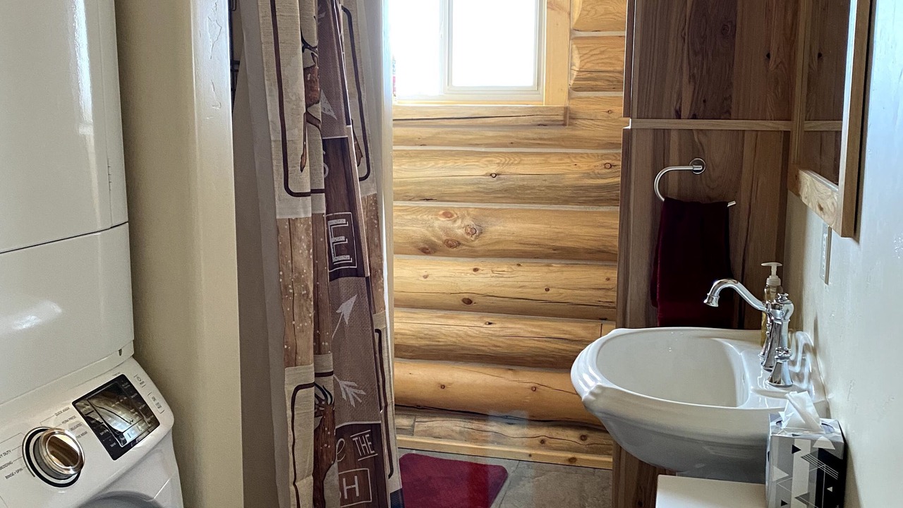 Photo of Bathroom in Island Park
