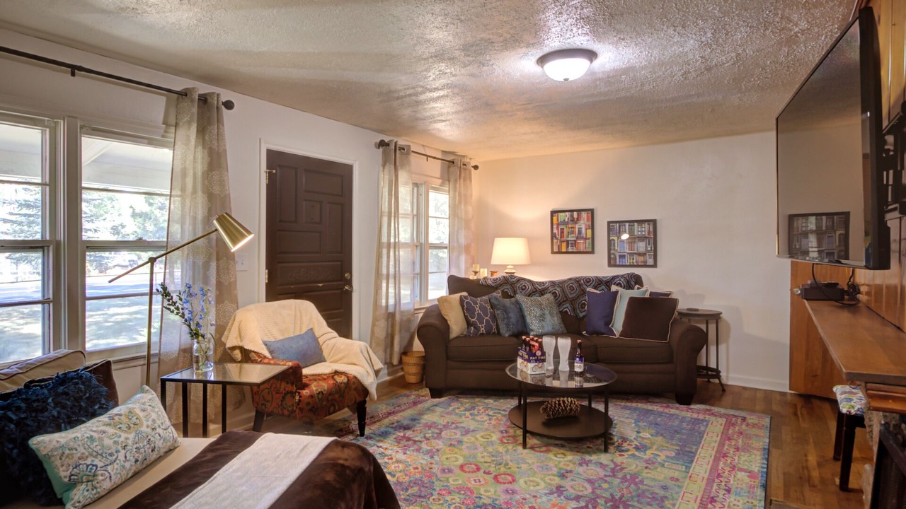 Photo of Livingroom in Rogers Park