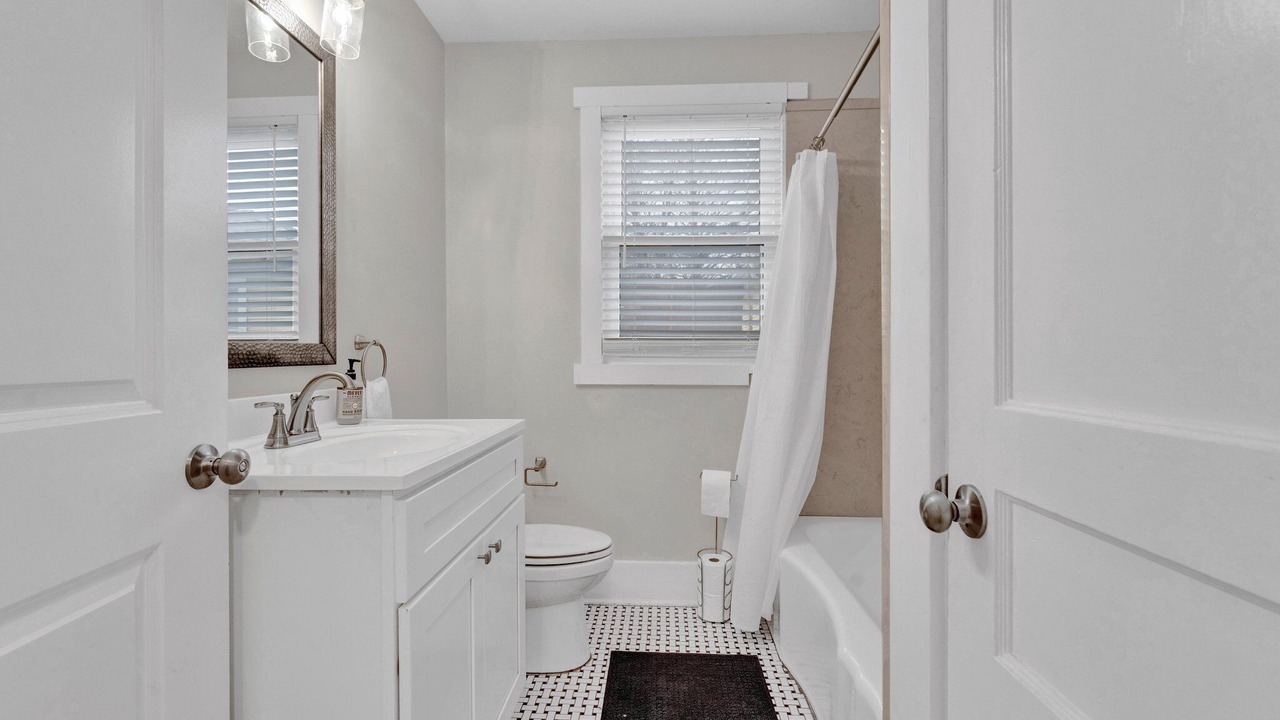 Photo of Bathroom in East Memphis