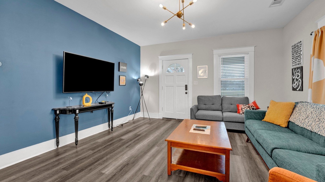 Photo of Livingroom in East Memphis