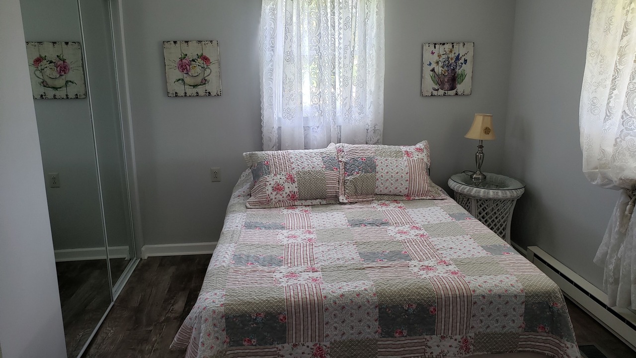 Photo of Bedroom in Nelsonville