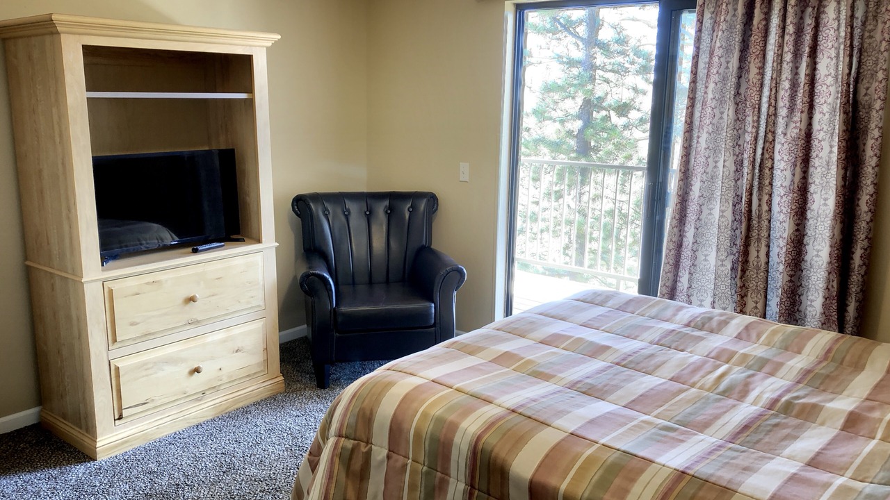 Photo of Bedroom in Lead