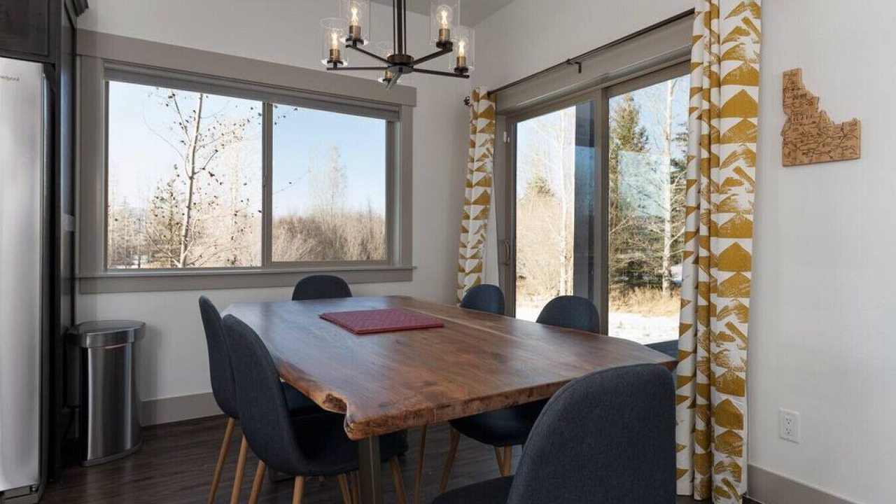 Photo of Livingroom in Victor