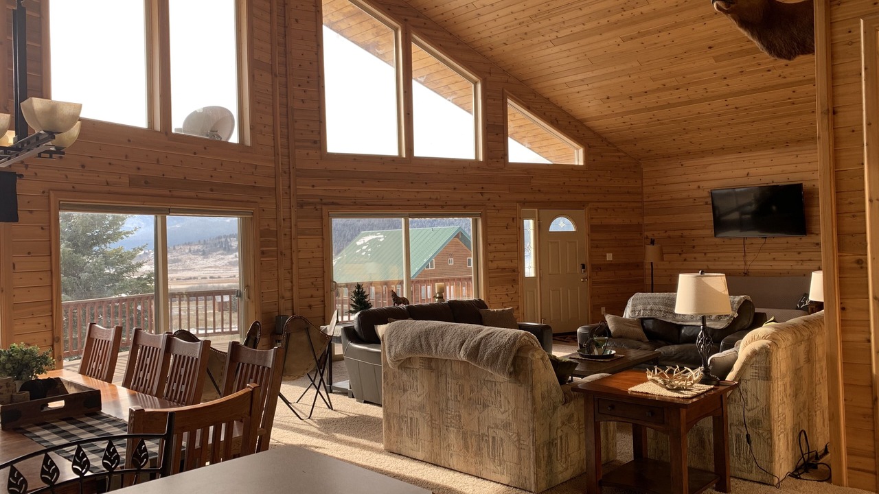 Photo of Livingroom in Island Park
