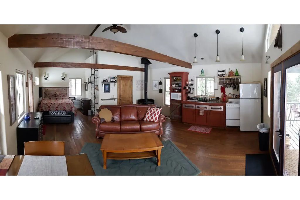 Photo of Livingroom in Proctor