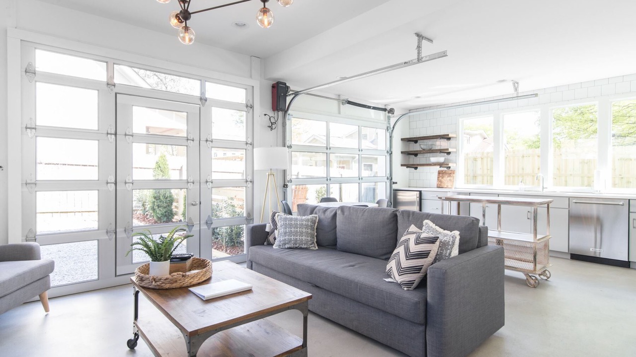 Photo of Livingroom in 12 South