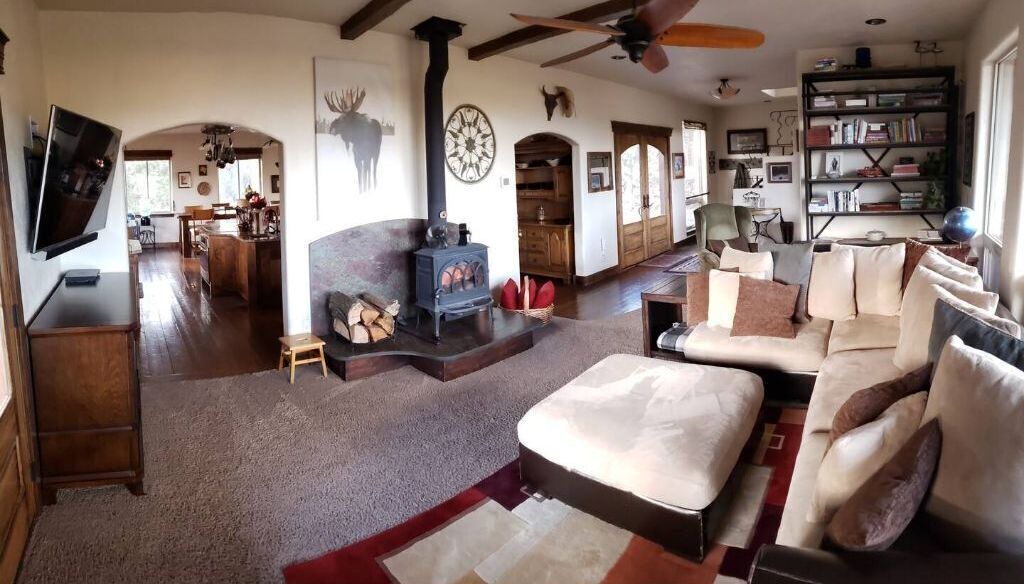 Photo of Livingroom in Proctor
