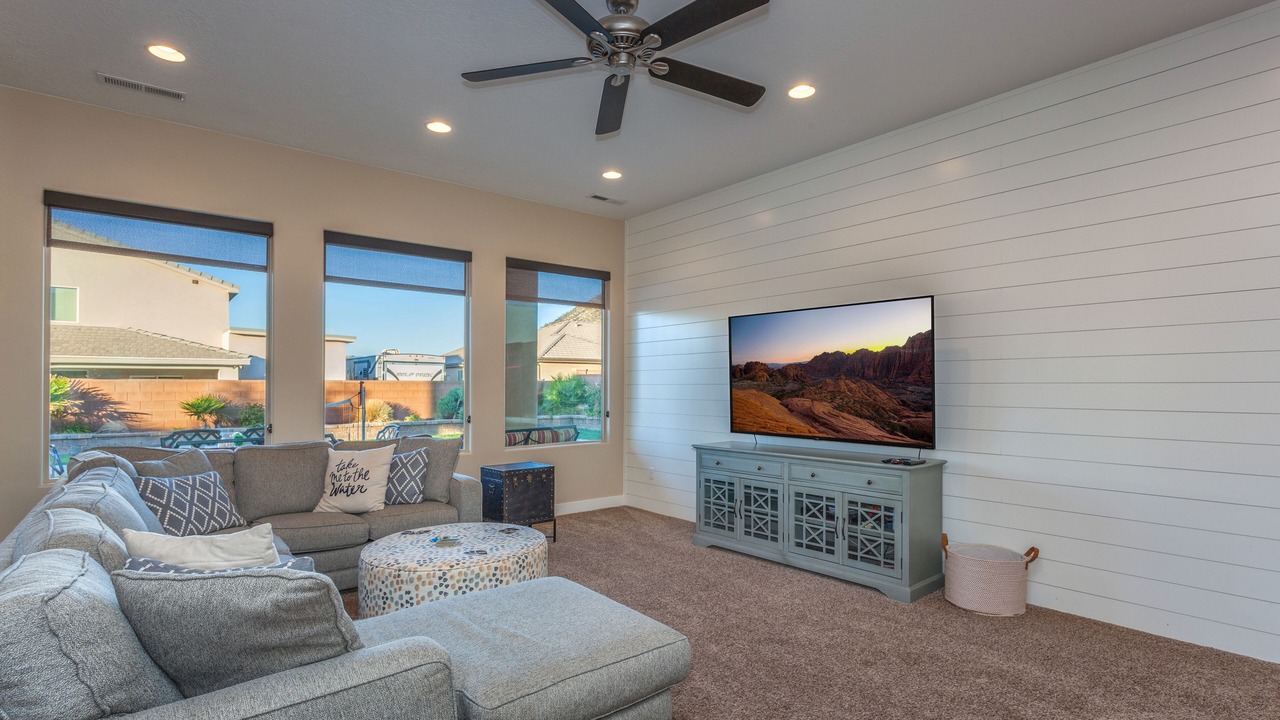 Photo of Livingroom in Hurricane