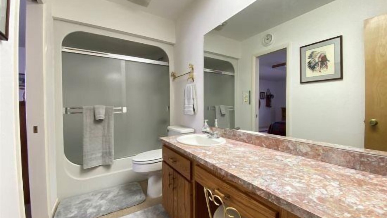 Photo of Bathroom in Wapiti