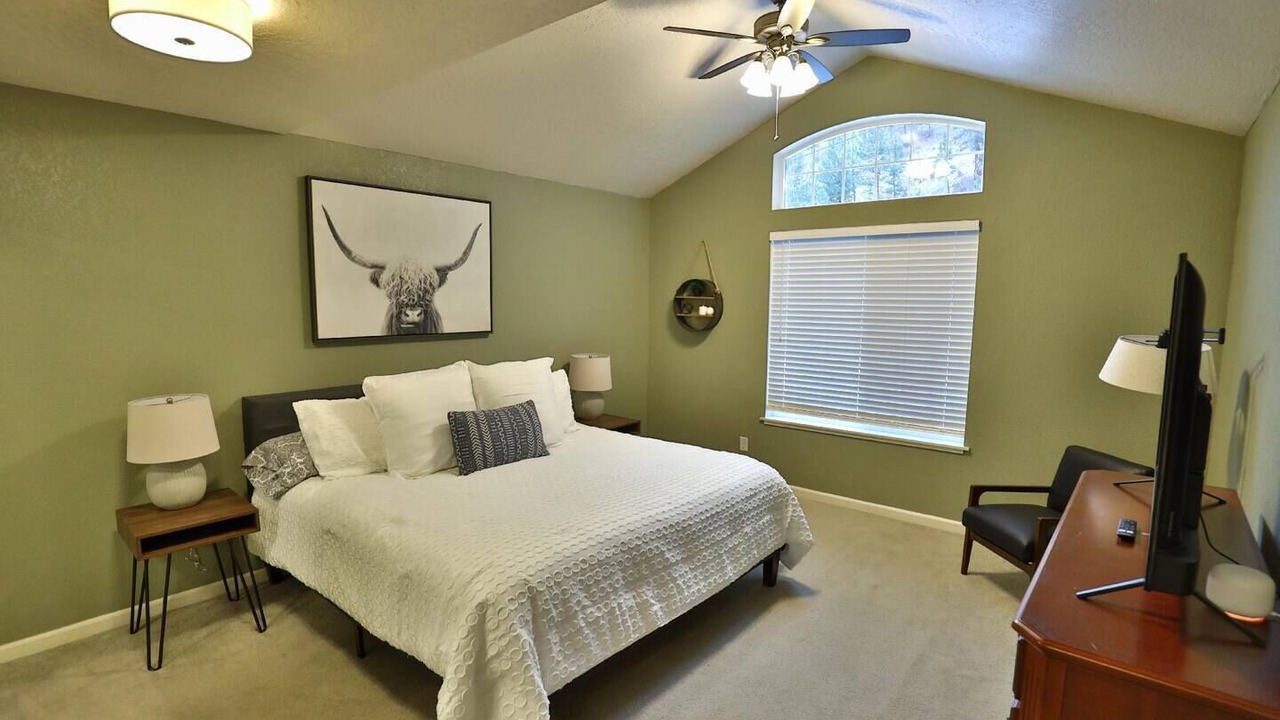 Photo of Bedroom in Lower Rattlesnake