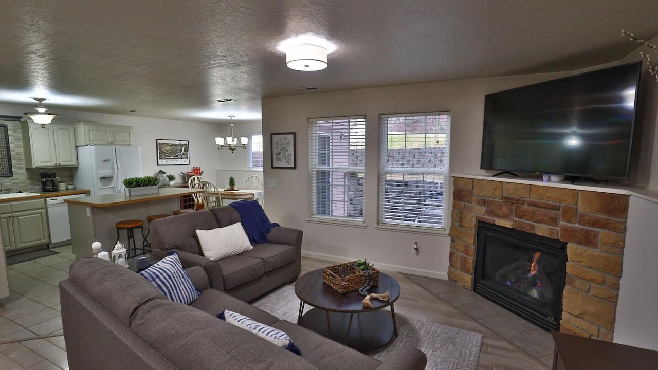 Photo of Livingroom in Lower Rattlesnake