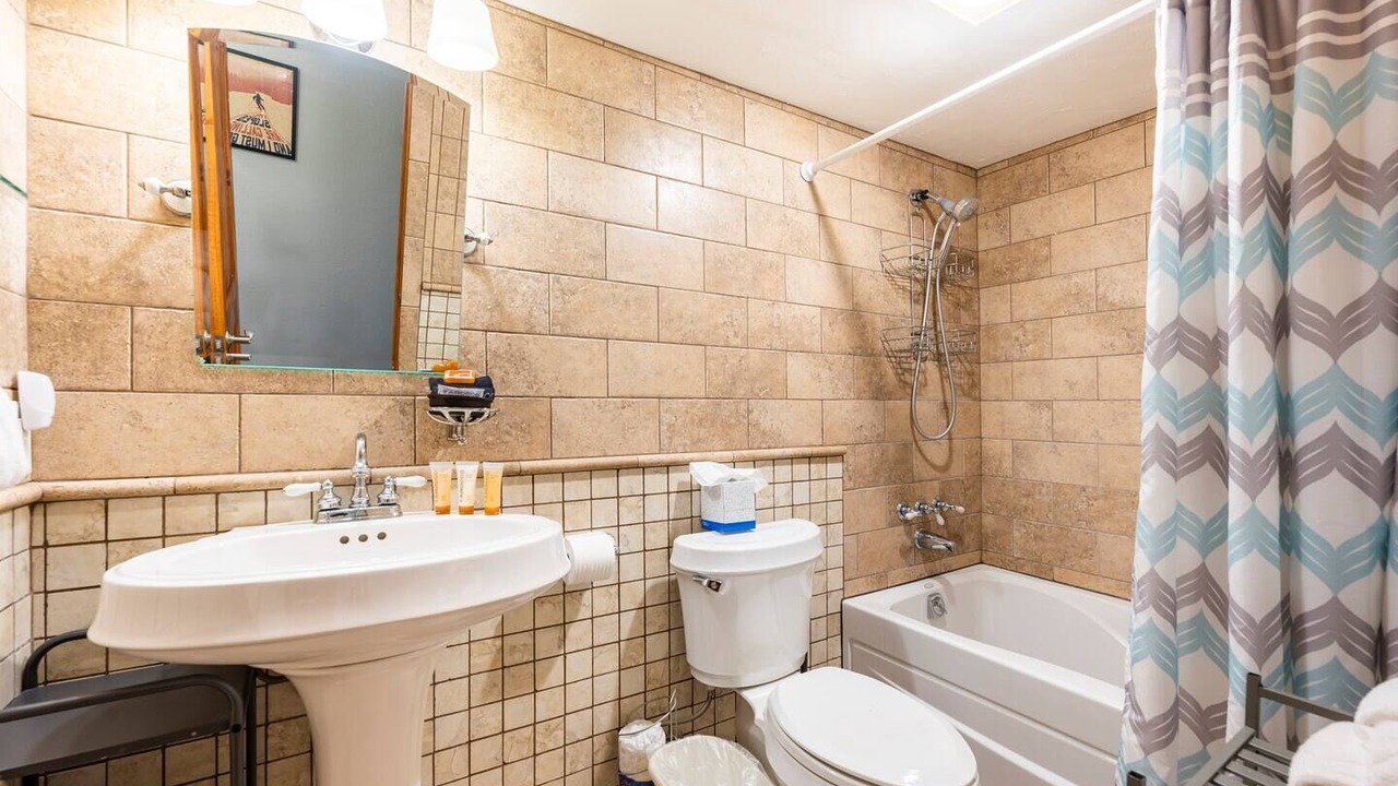 Photo of Bathroom in Peak 8
