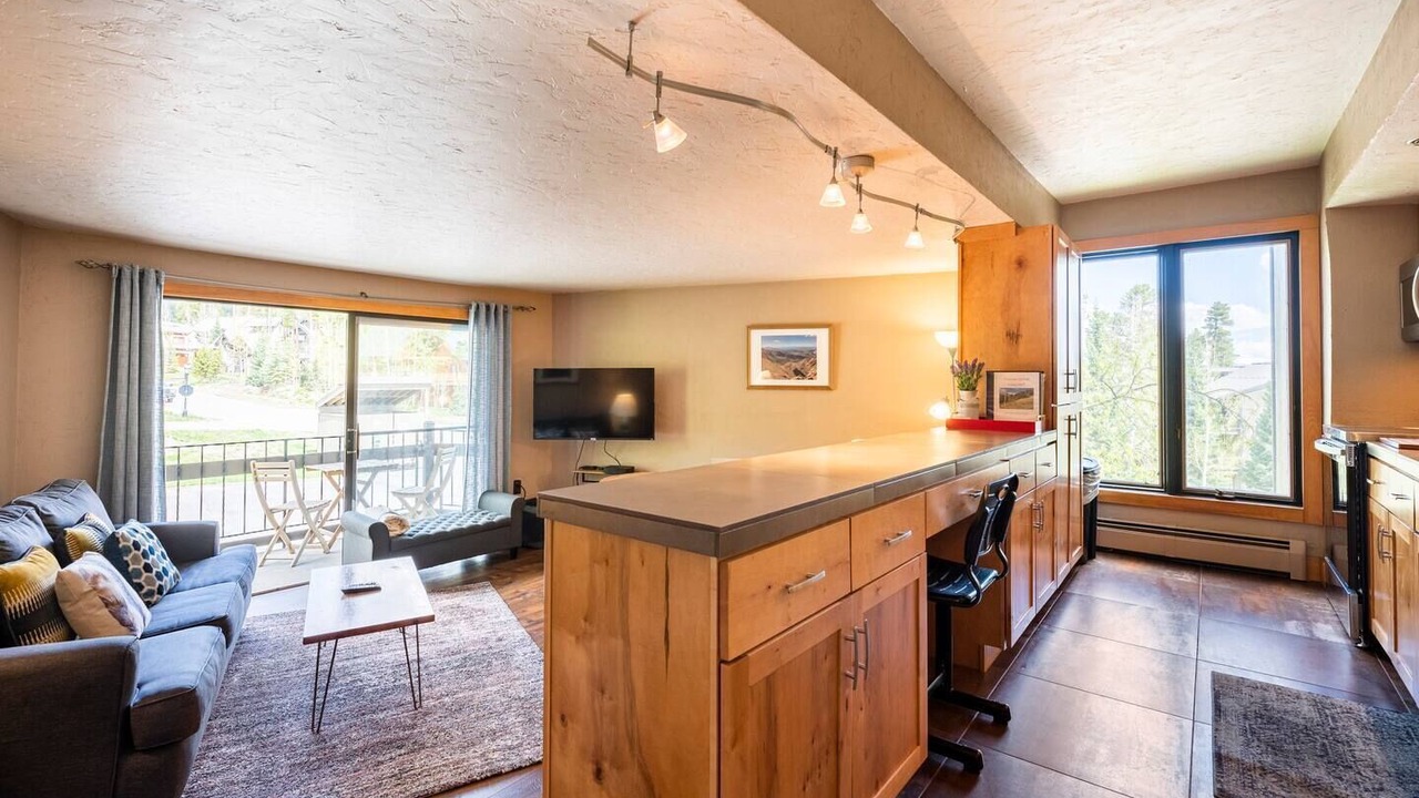 Photo of Bedroom in Peak 8